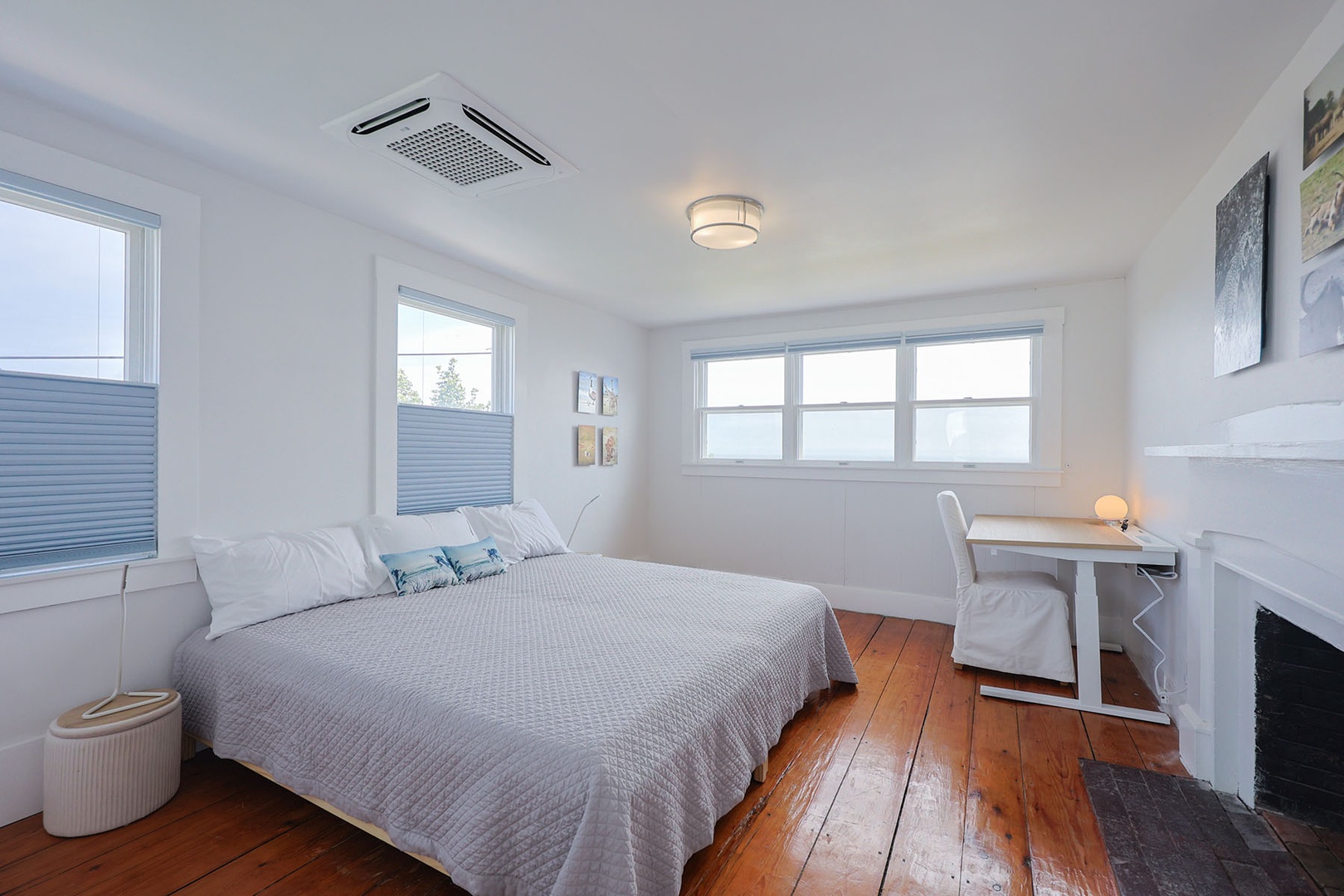 Bedroom 2: Twin beds with ocean views.