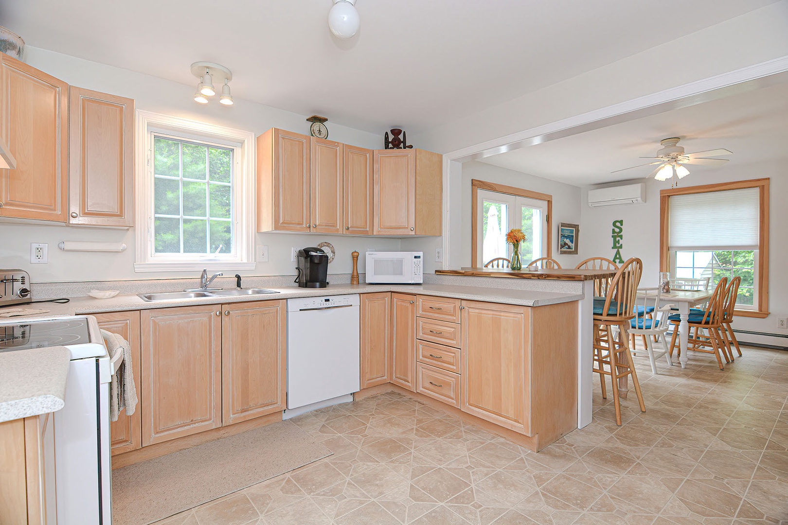 Eat-in kitchen with a breakfast bar.