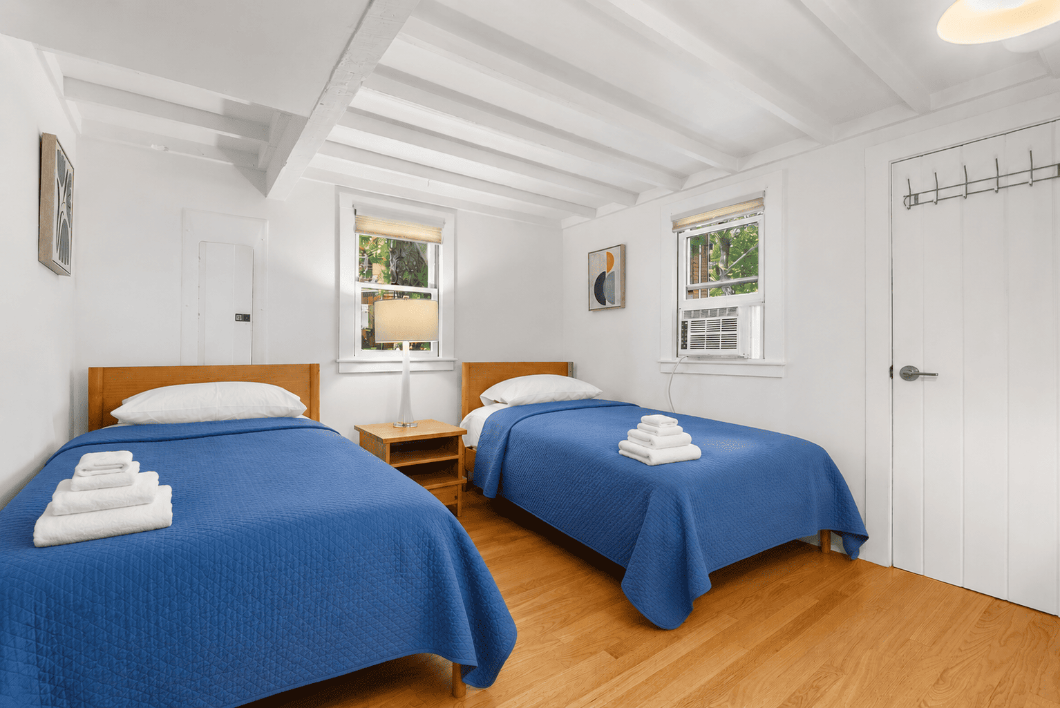 Ground floor third bedroom with twin beds.