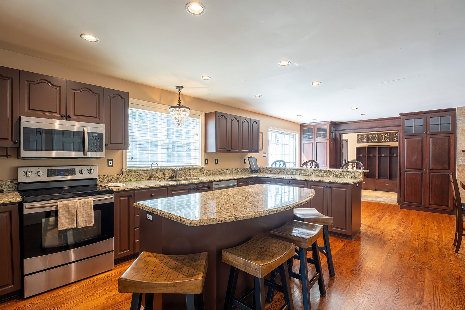 Eat-in kitchen