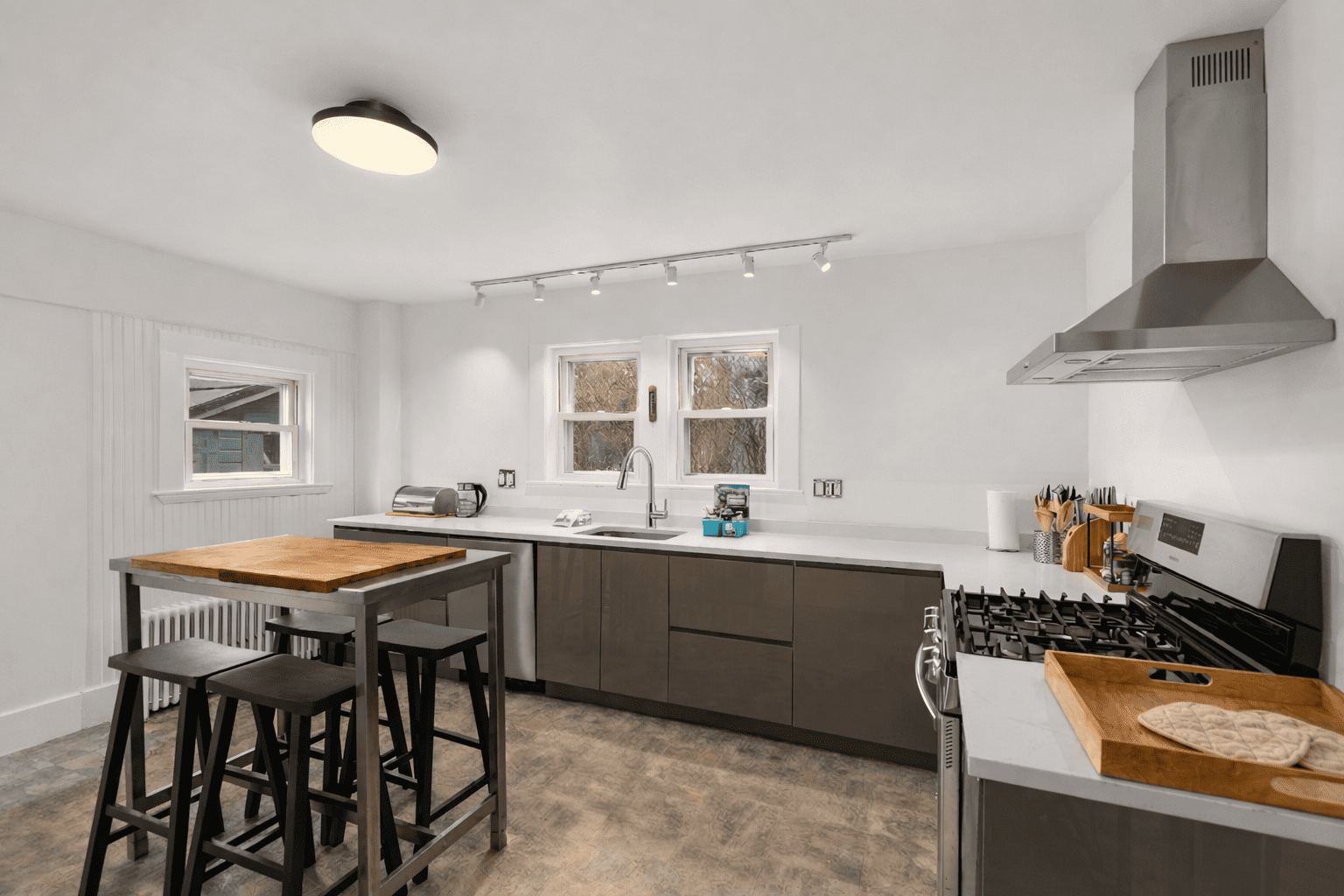 Fully equipped kitchen featuring modern appliances.