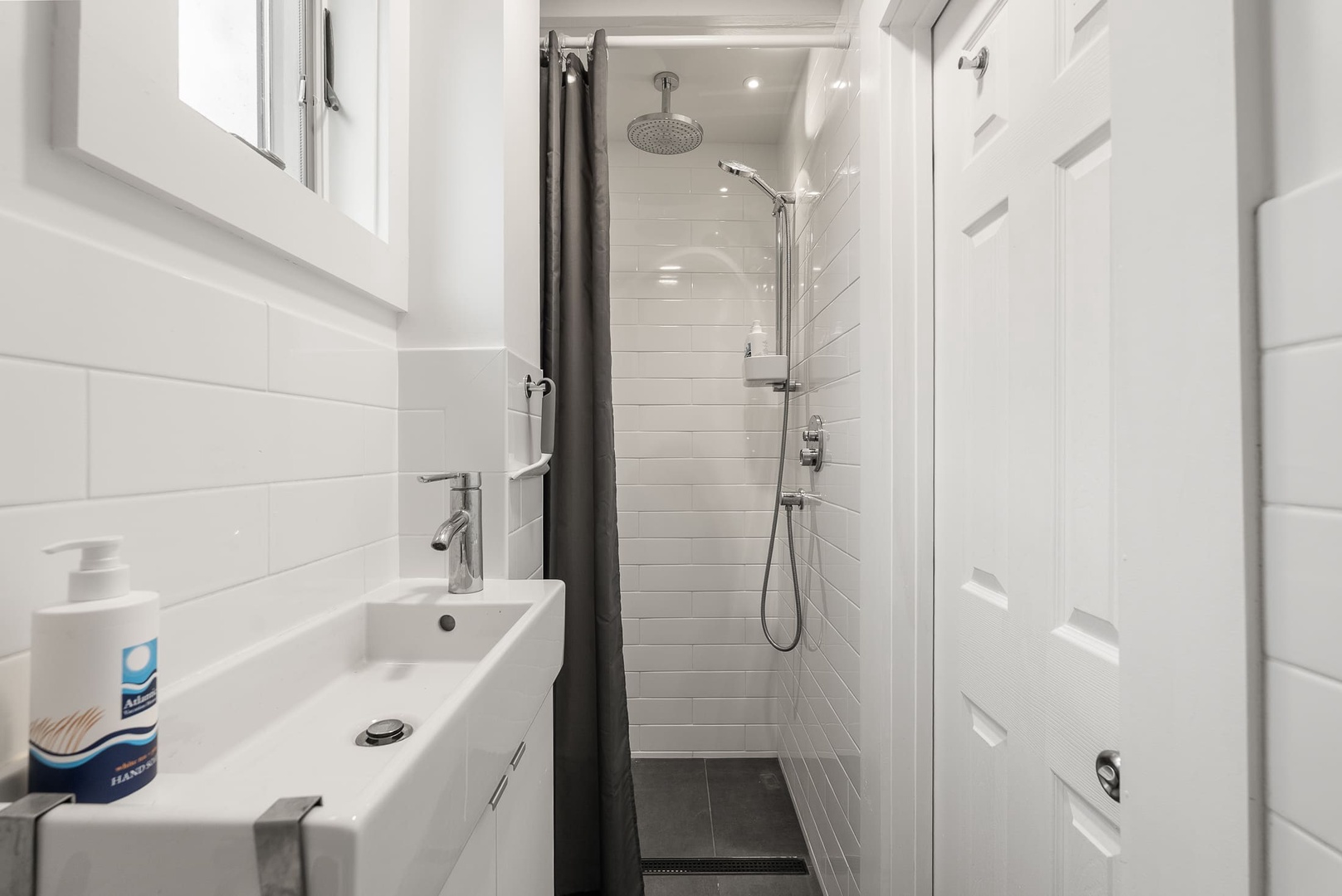 The full bathroom on the ground floor.