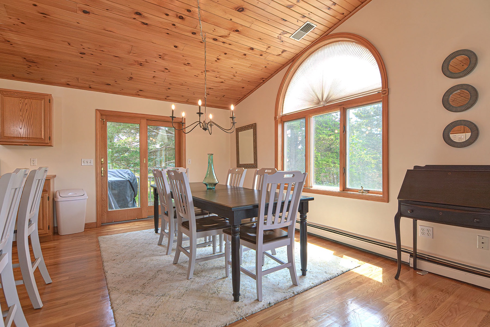 Big windows and amazing views from the dining area.