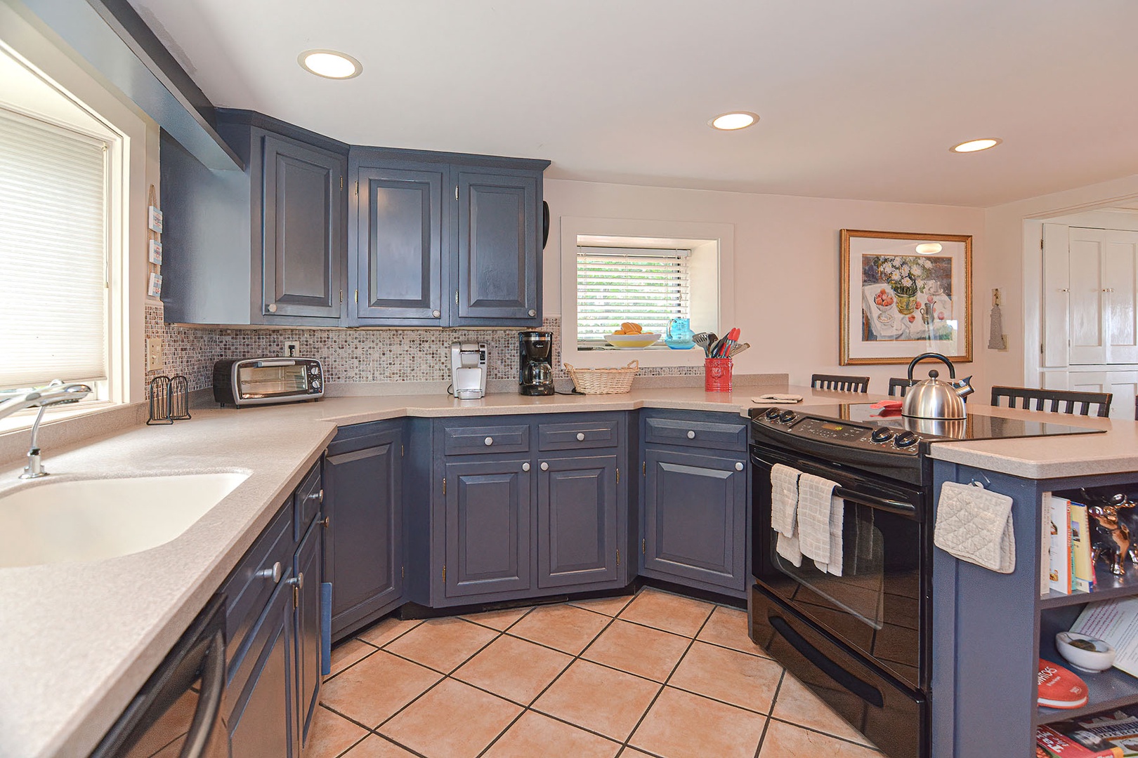 Full kitchen.