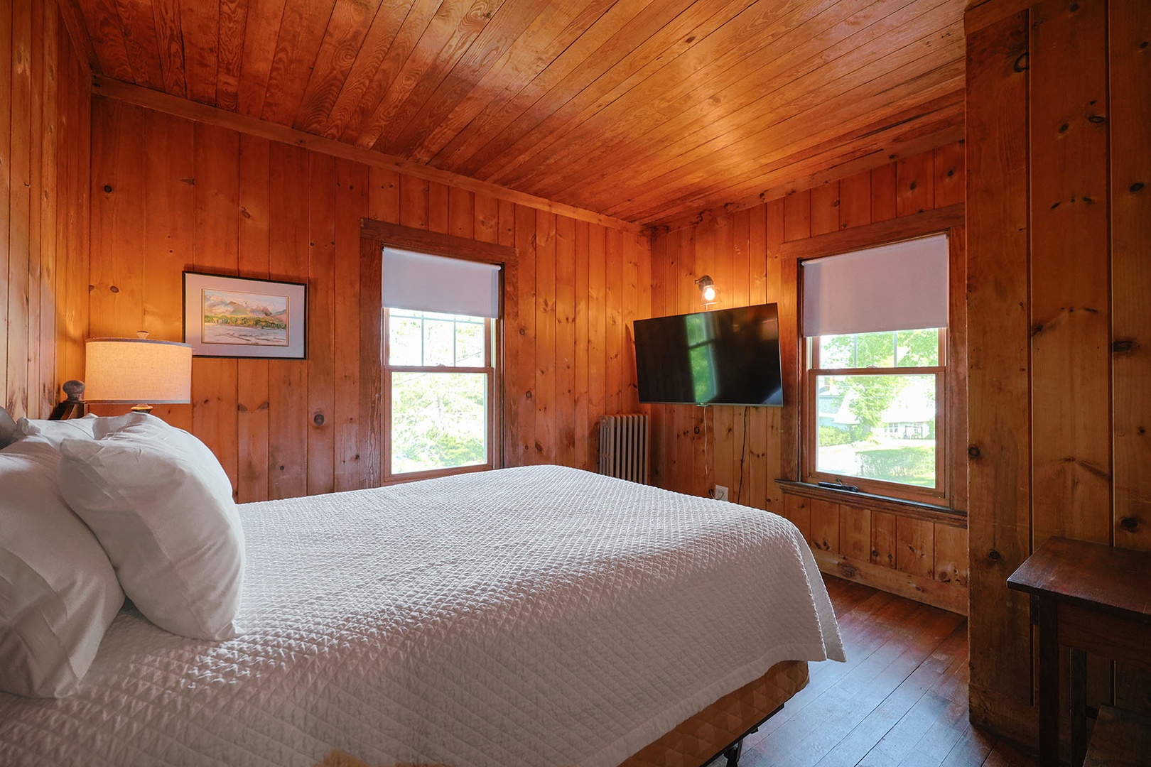 Queen Bedroom with TV with a beautiful views of the river through the windows.