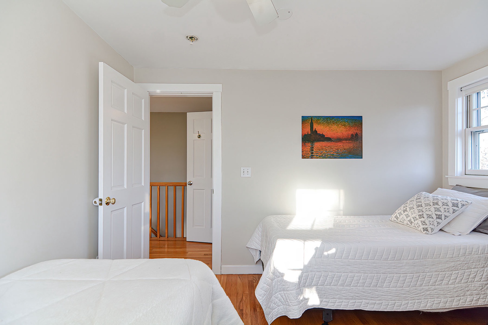 Bedroom with twin beds.