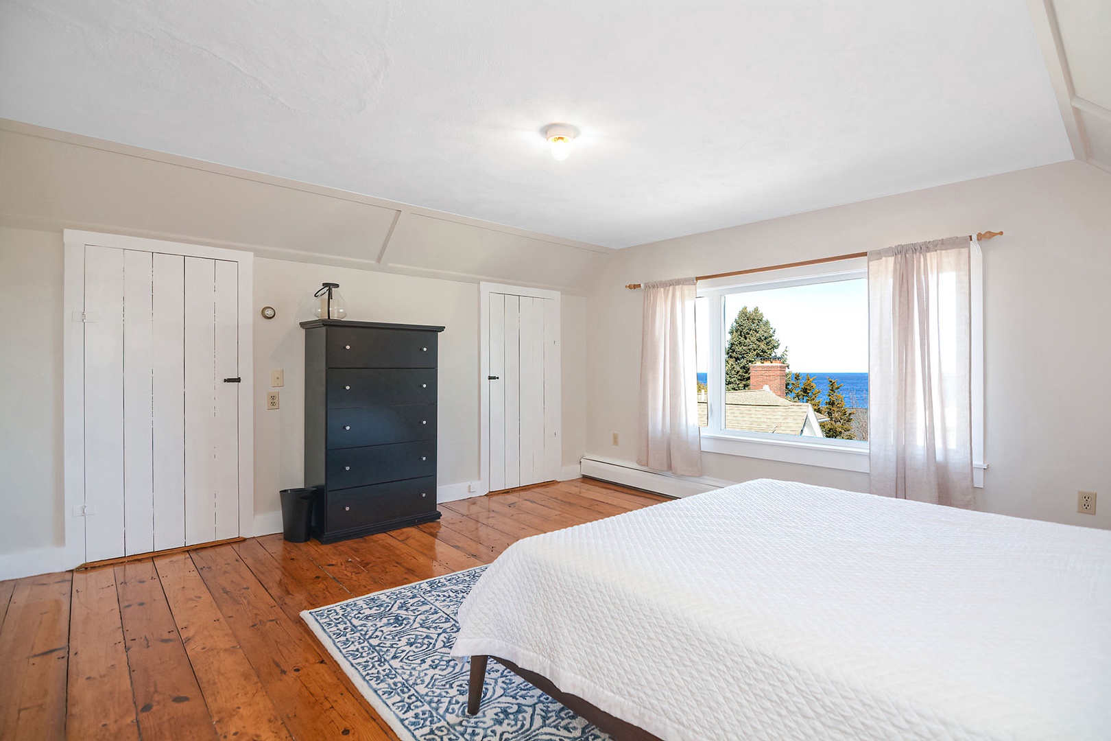 Primary Queen bedroom.