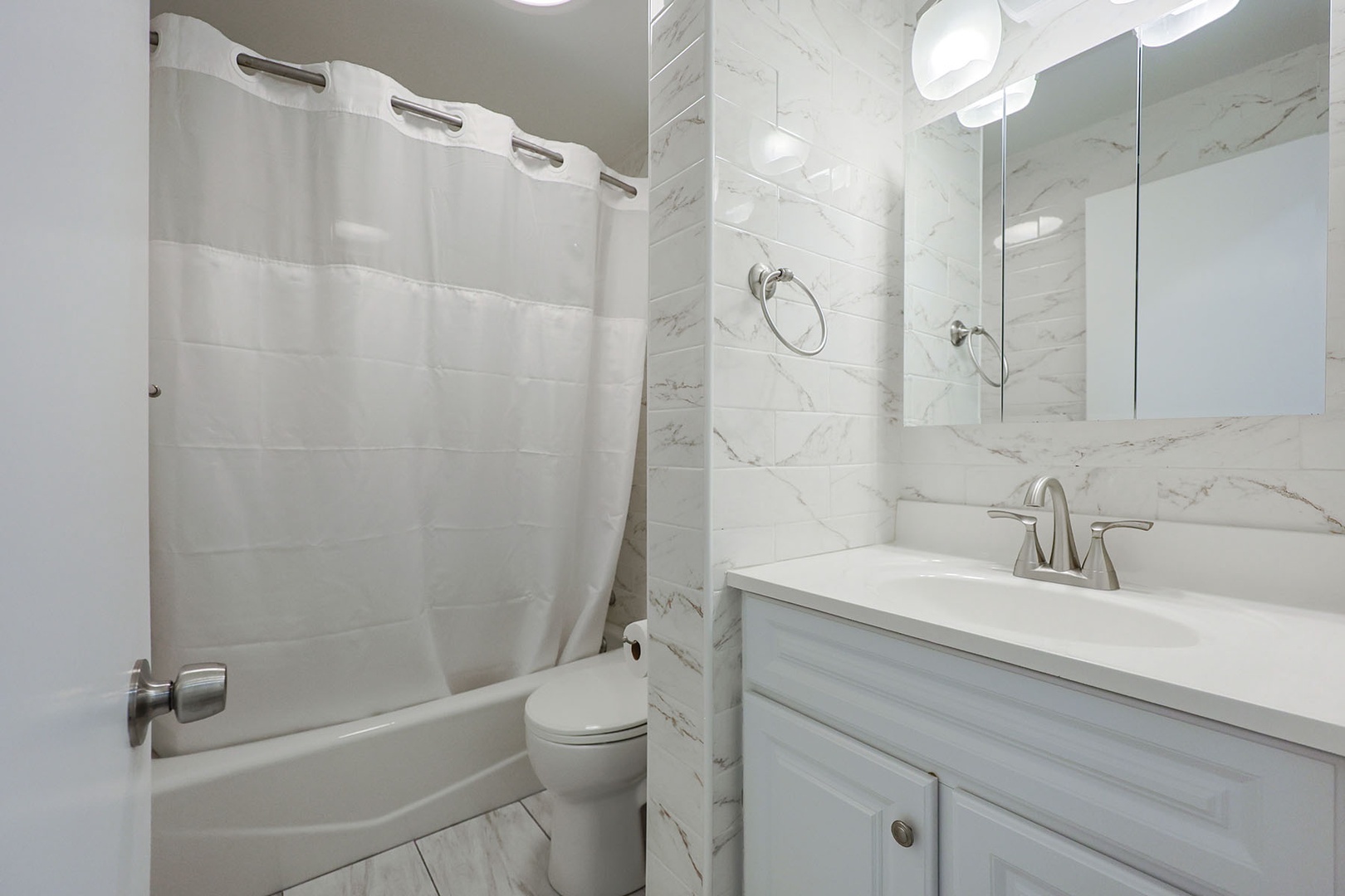 Full-bathroom in the second floor.