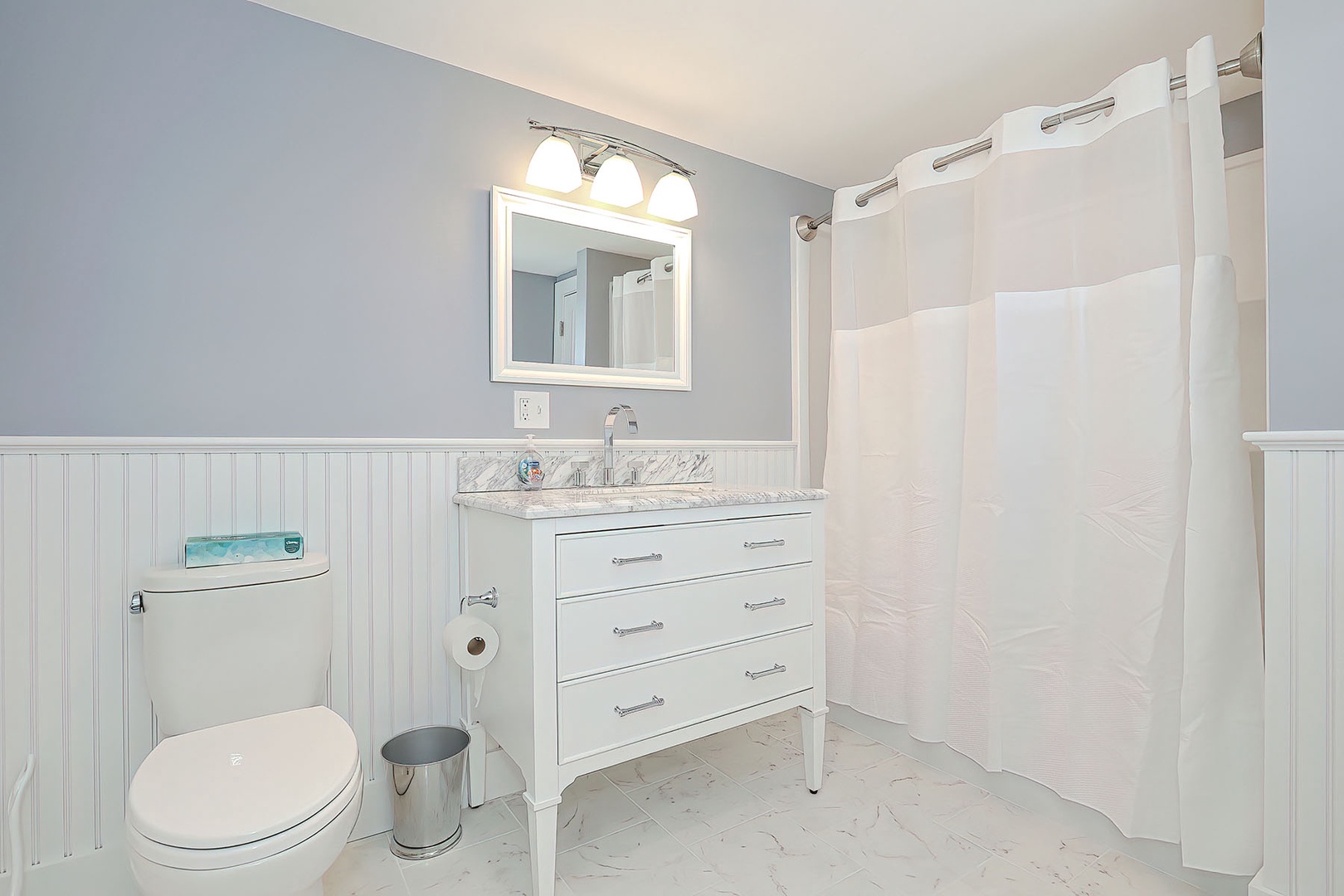 Full bath on the garden level with tub/shower.