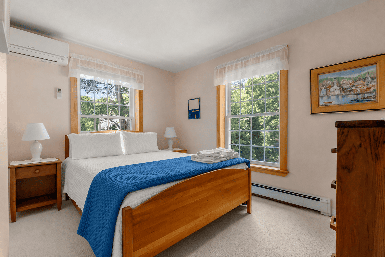 Bedroom 3 with a queen bed.