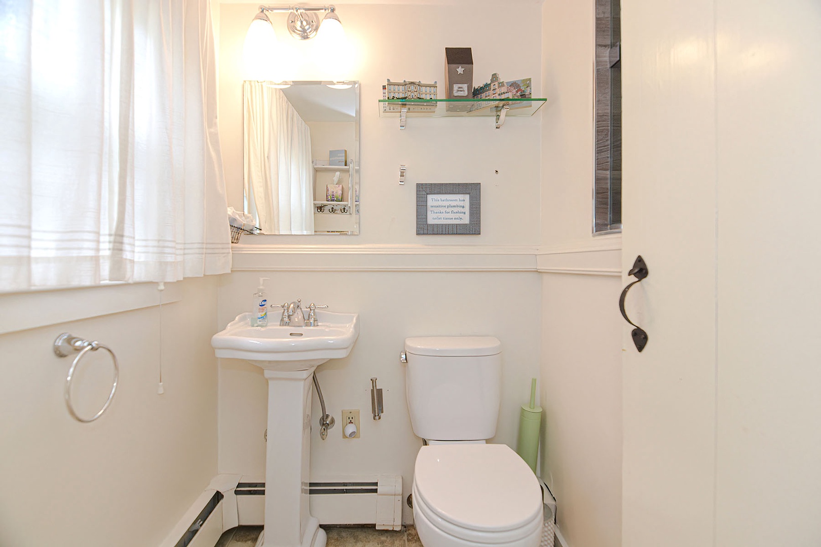 Ground floor bathroom.