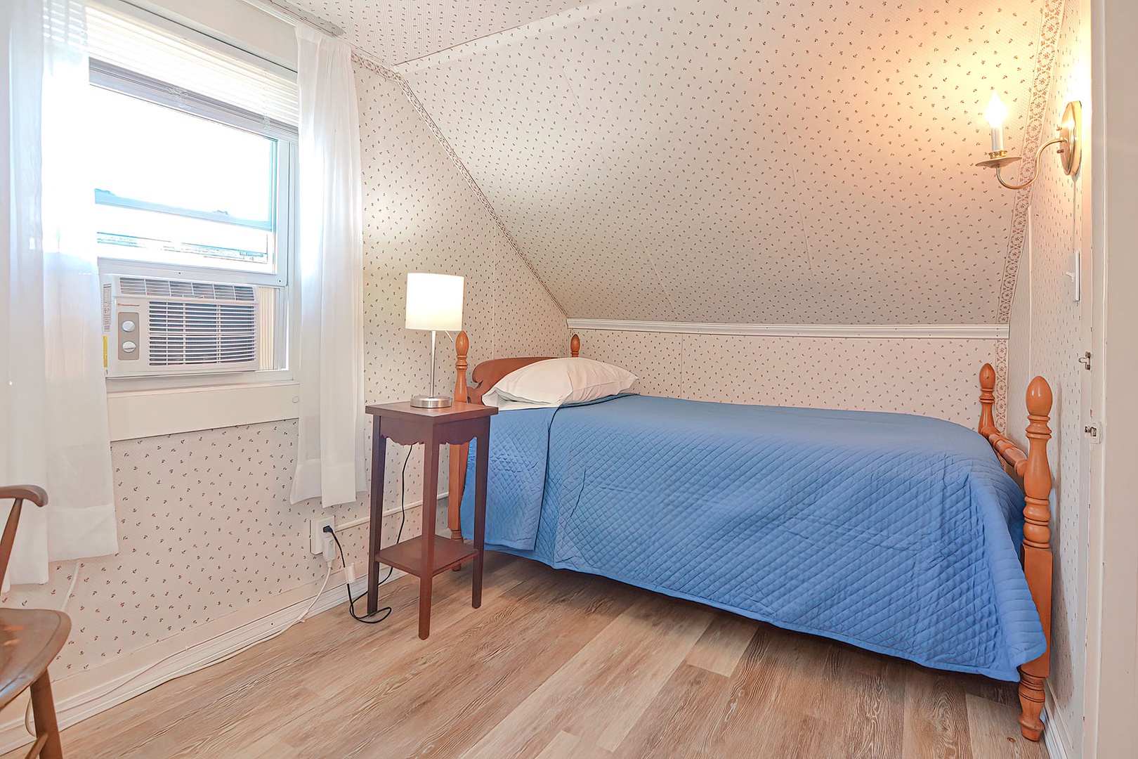 BR 3: Single bedroom.