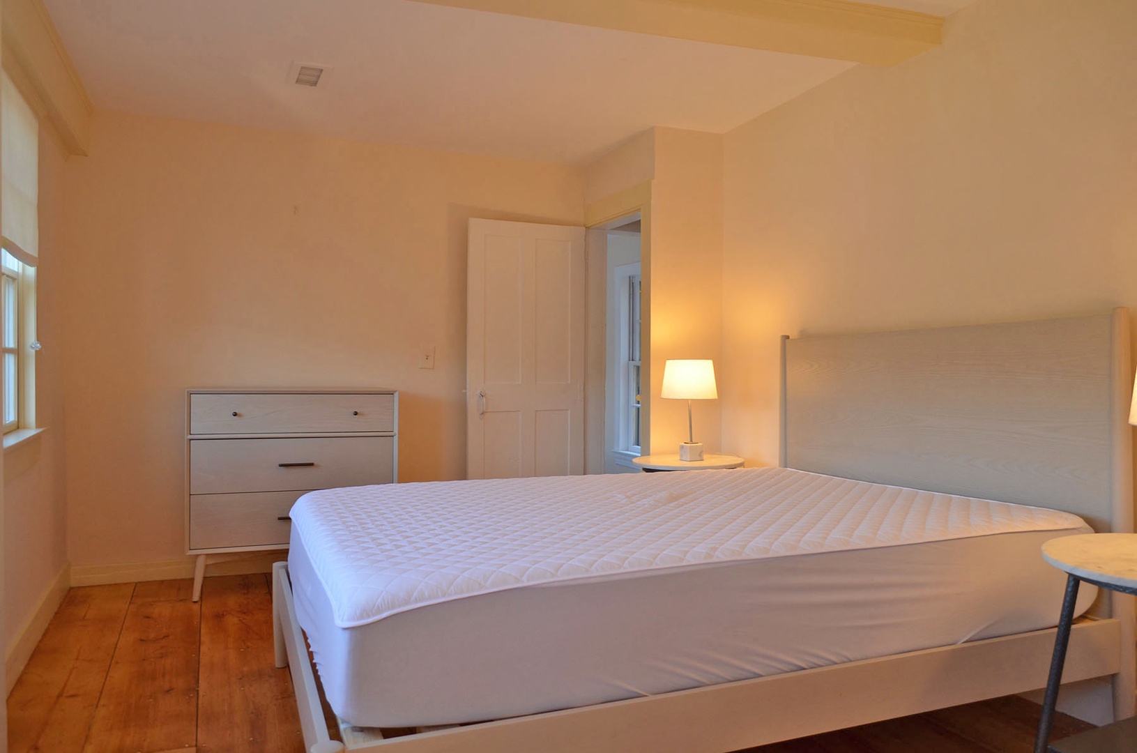 BR 2: This bedroom has a Queen bed.