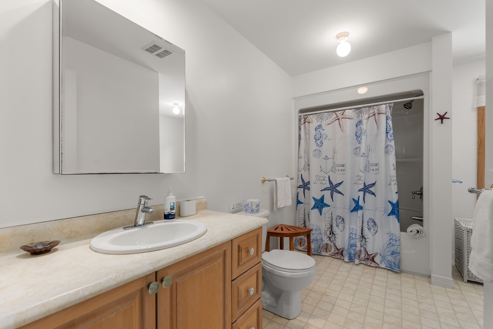 The primary ensuite full bathroom.