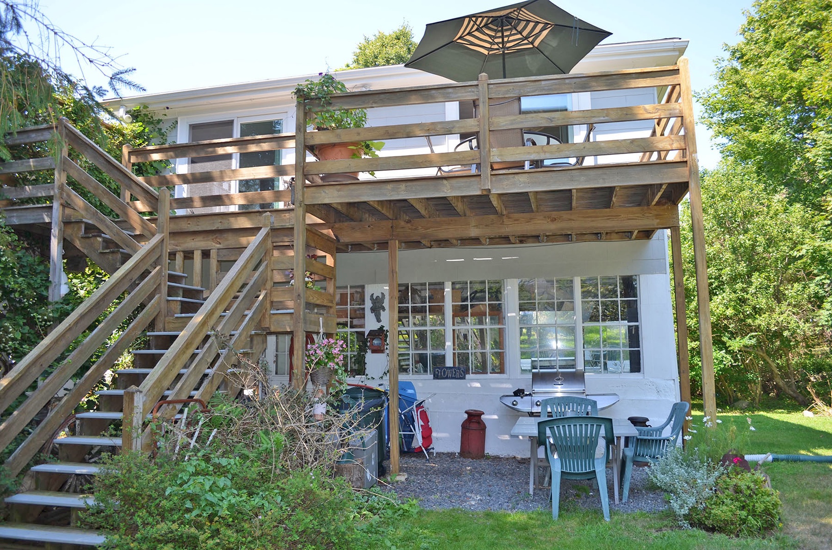 The guest apartment is on the upper level, with a grill and dining area below.