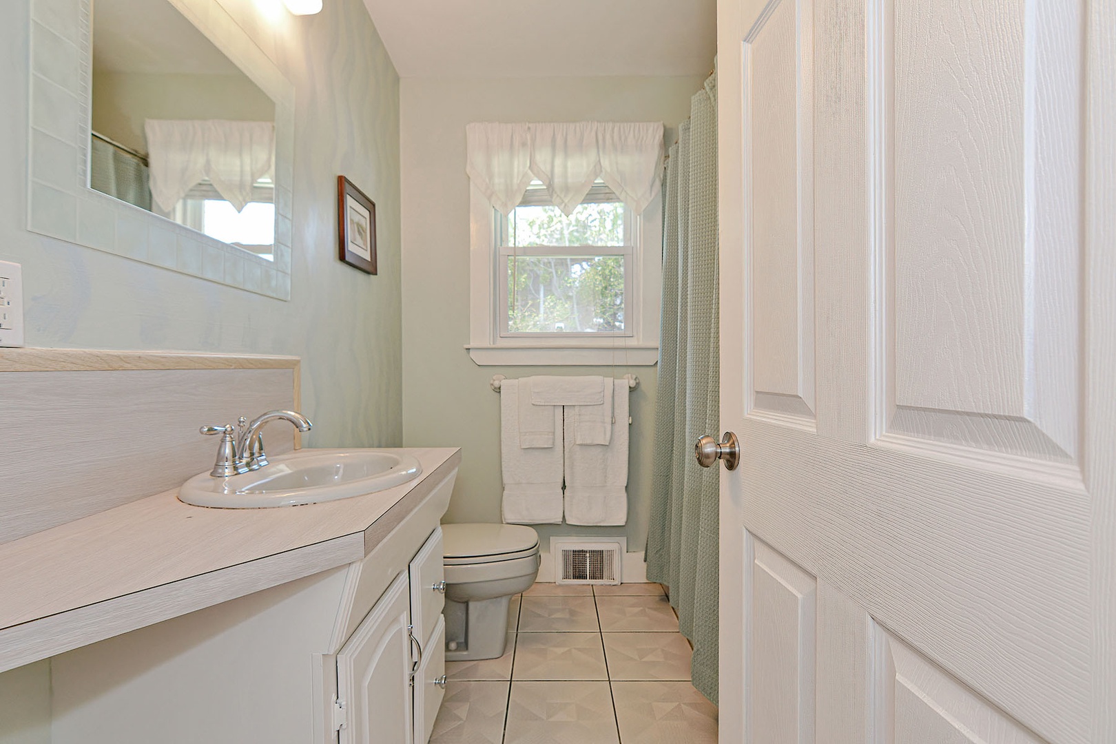 Bathroom 1 contains a tub and shower combo.