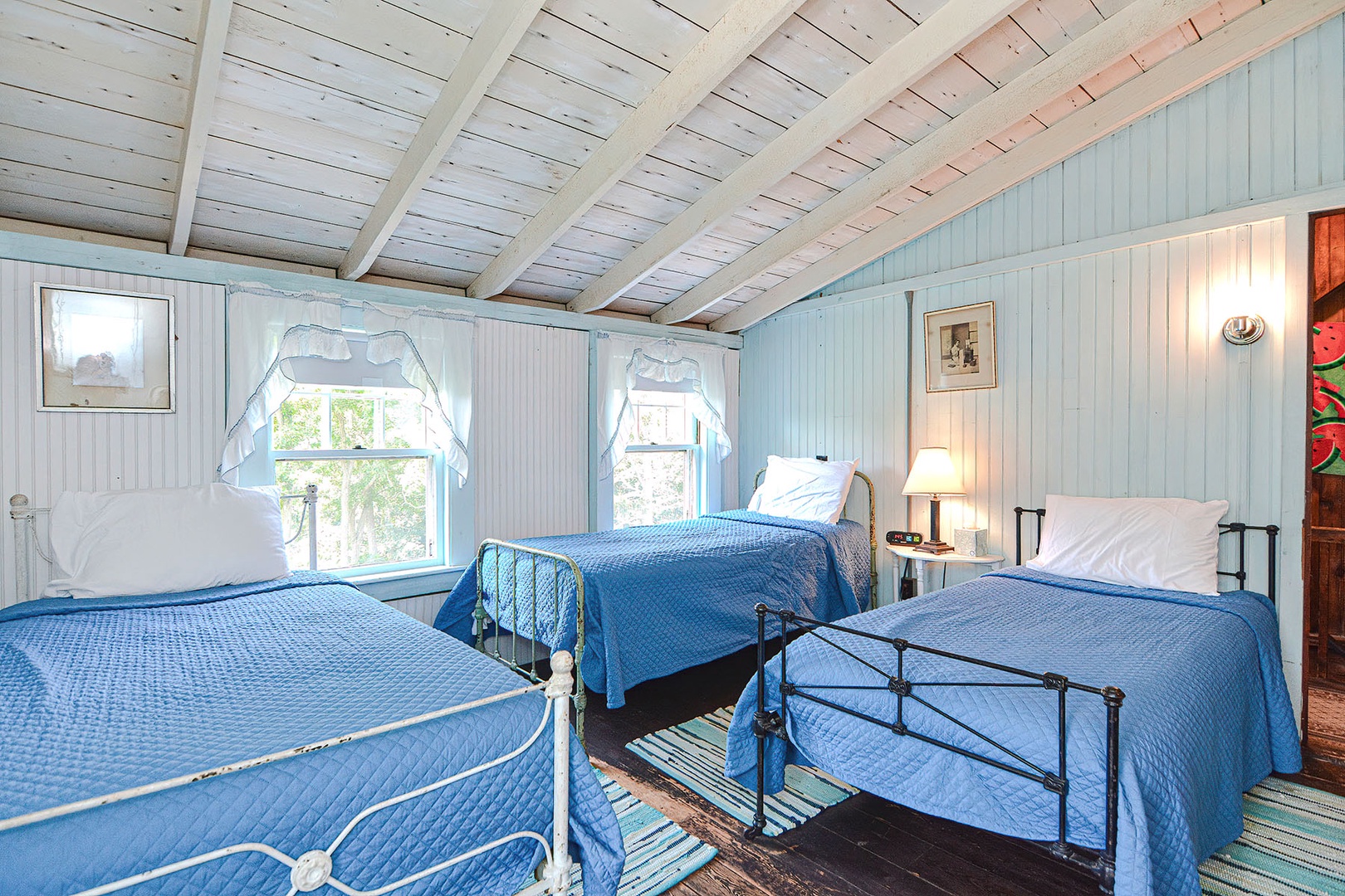 Three twin beds (3rd floor).