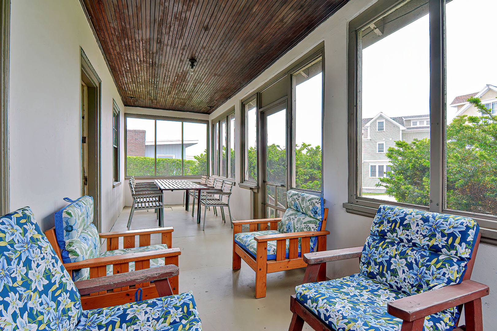 Large screened-in porch.