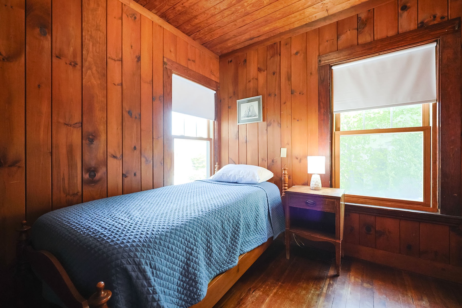 Single-Twin bedroom with 1 single twin beed