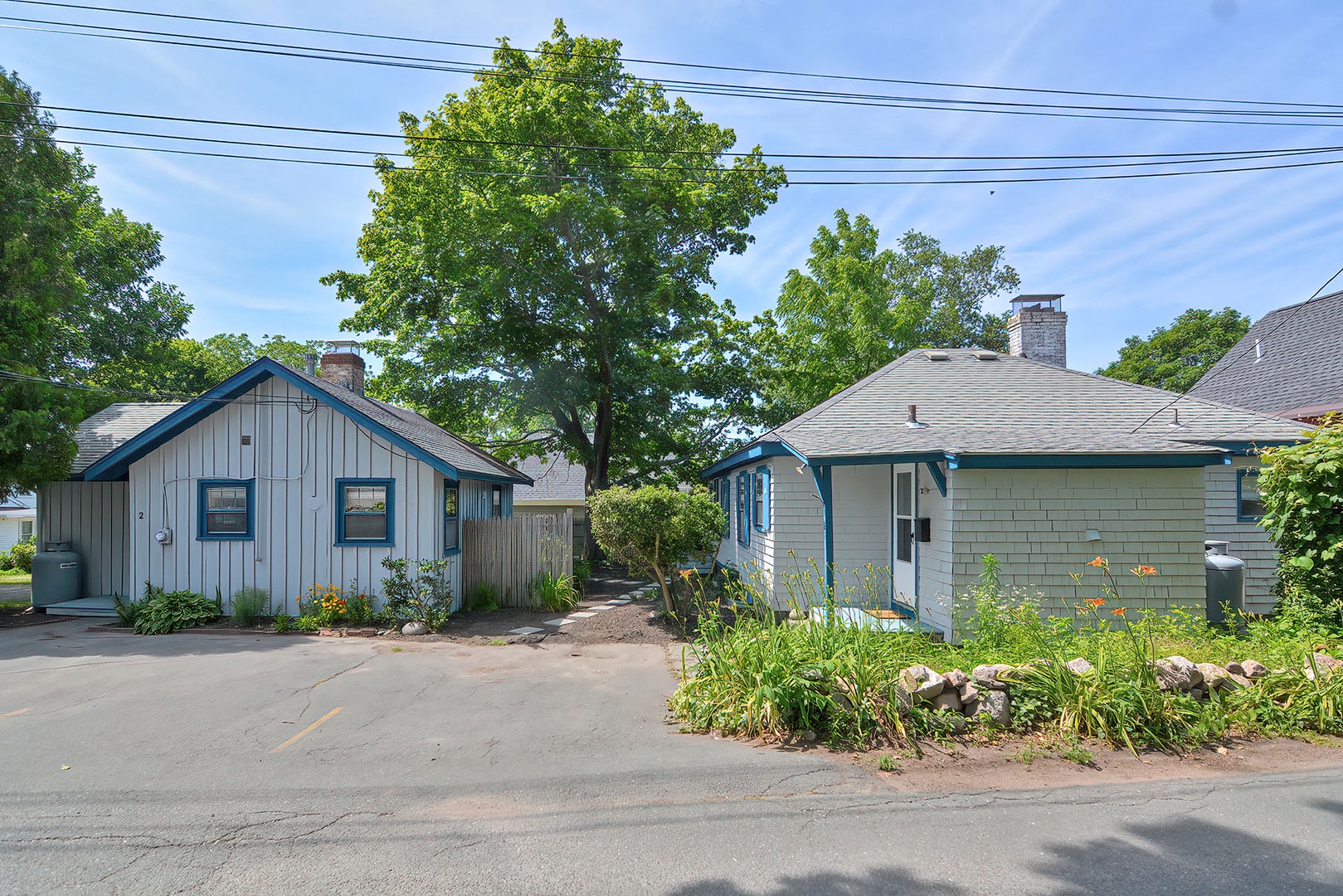 Cove Hill Stuga (right) and its sister cottage, Cove Hill Hygge (left).