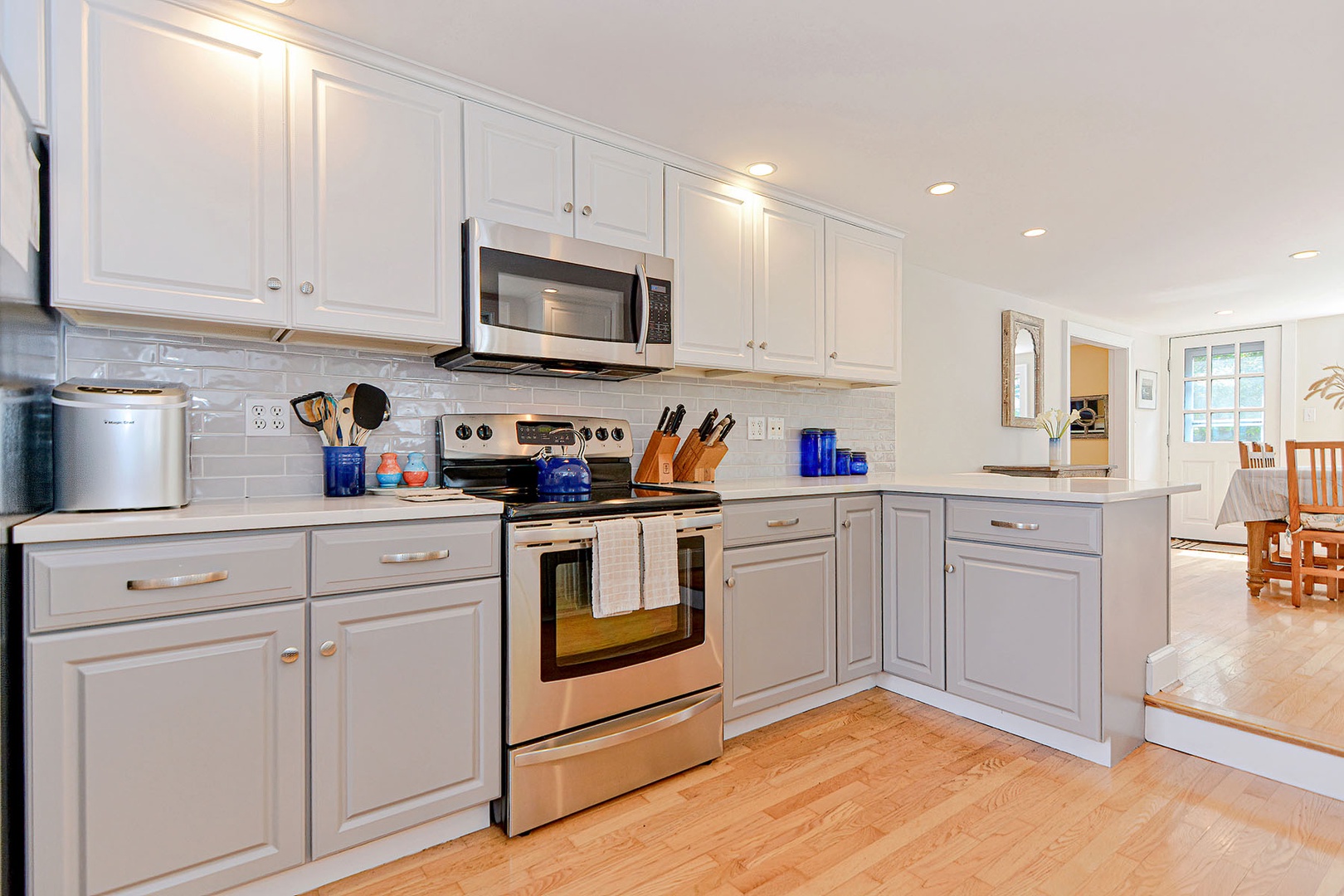 A stove with the oven beside the breakfast counter.