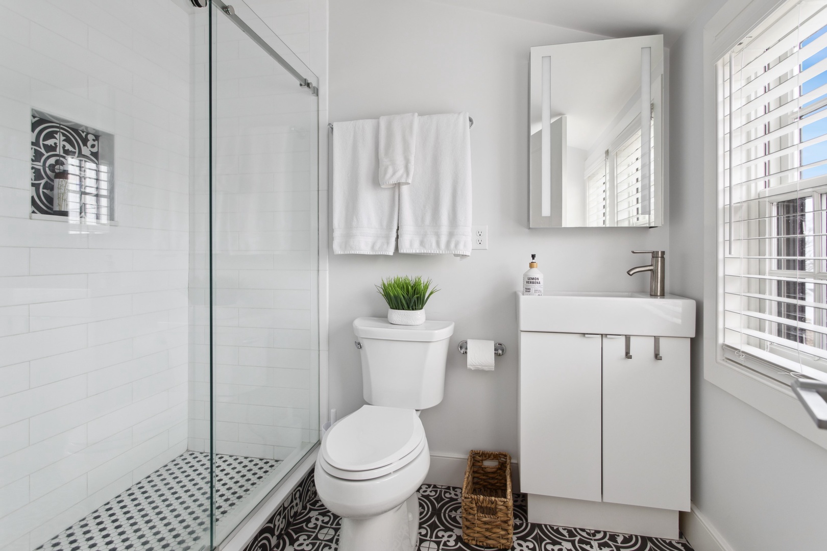 Clean, modern bathroom.