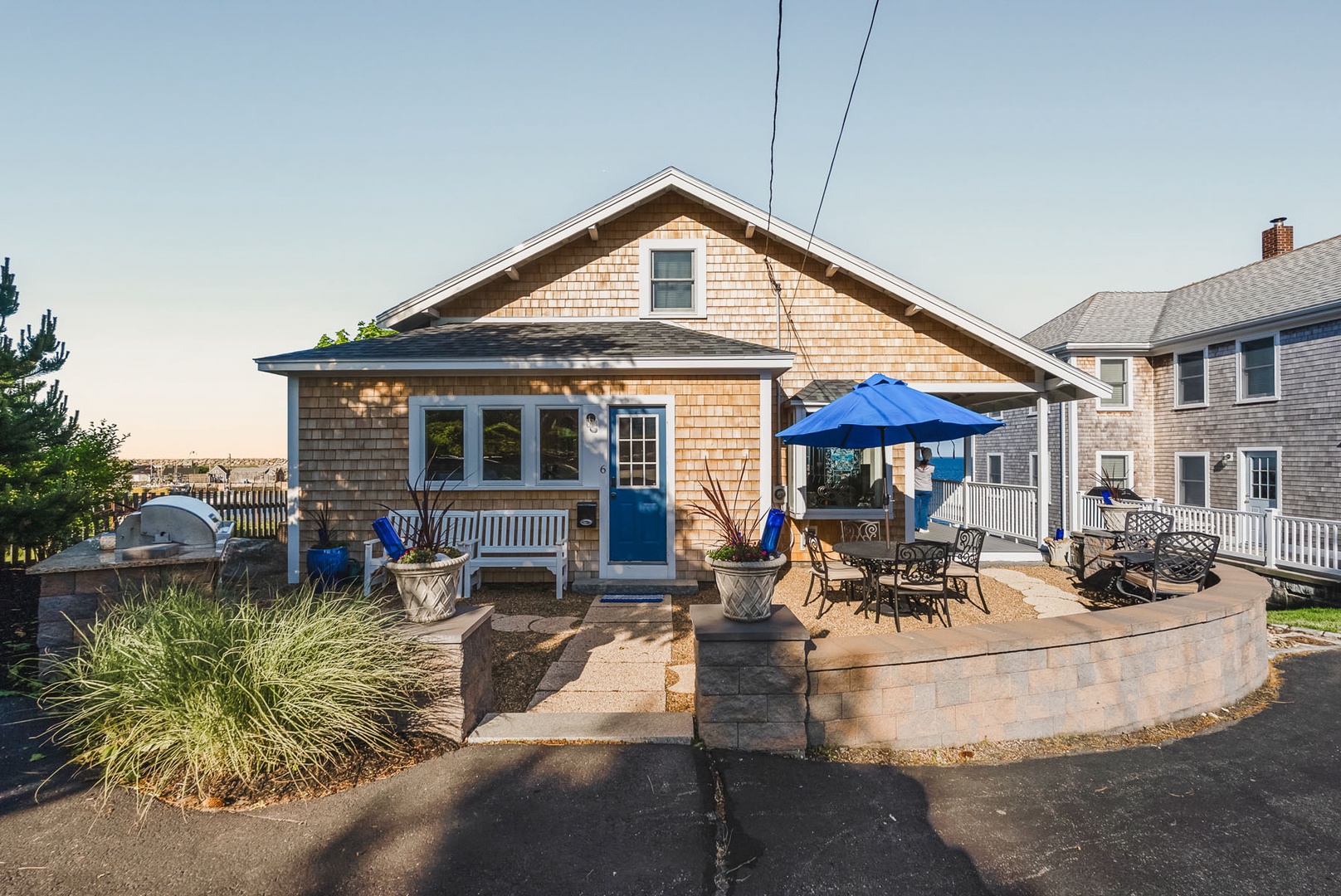 Entrance and front of the house.