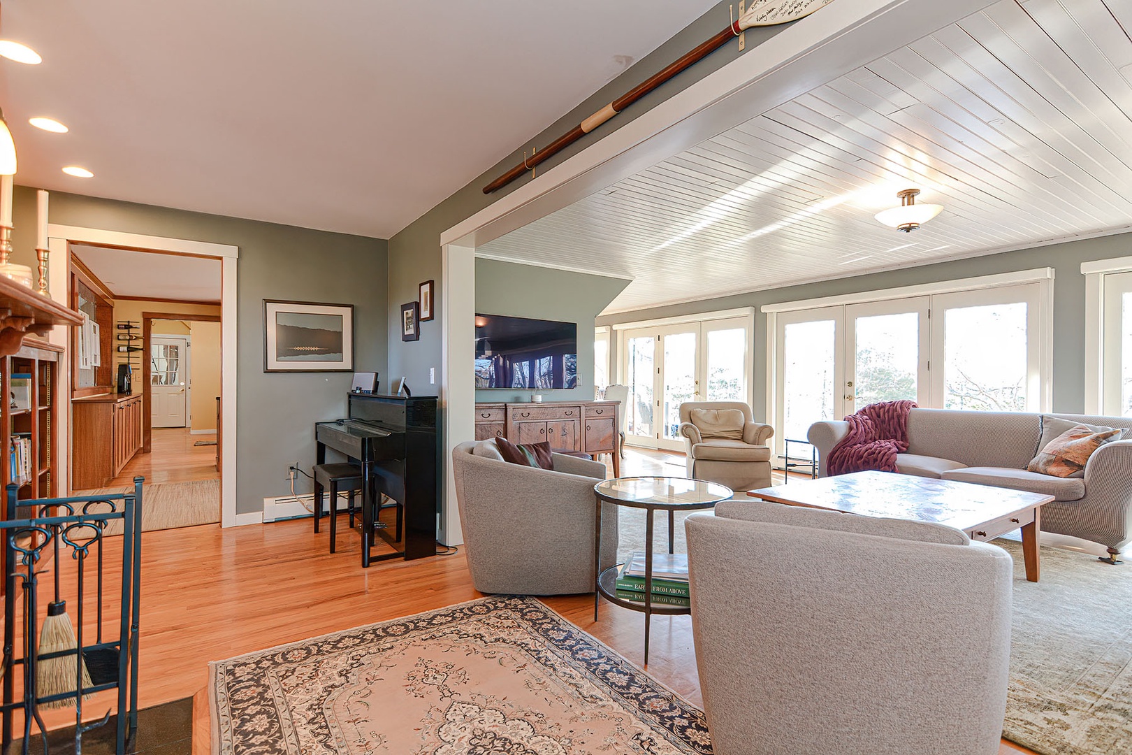 Living room with plenty of seats.