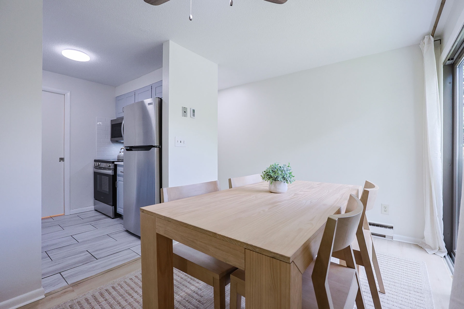 Dining area with seating upto 4 people.
