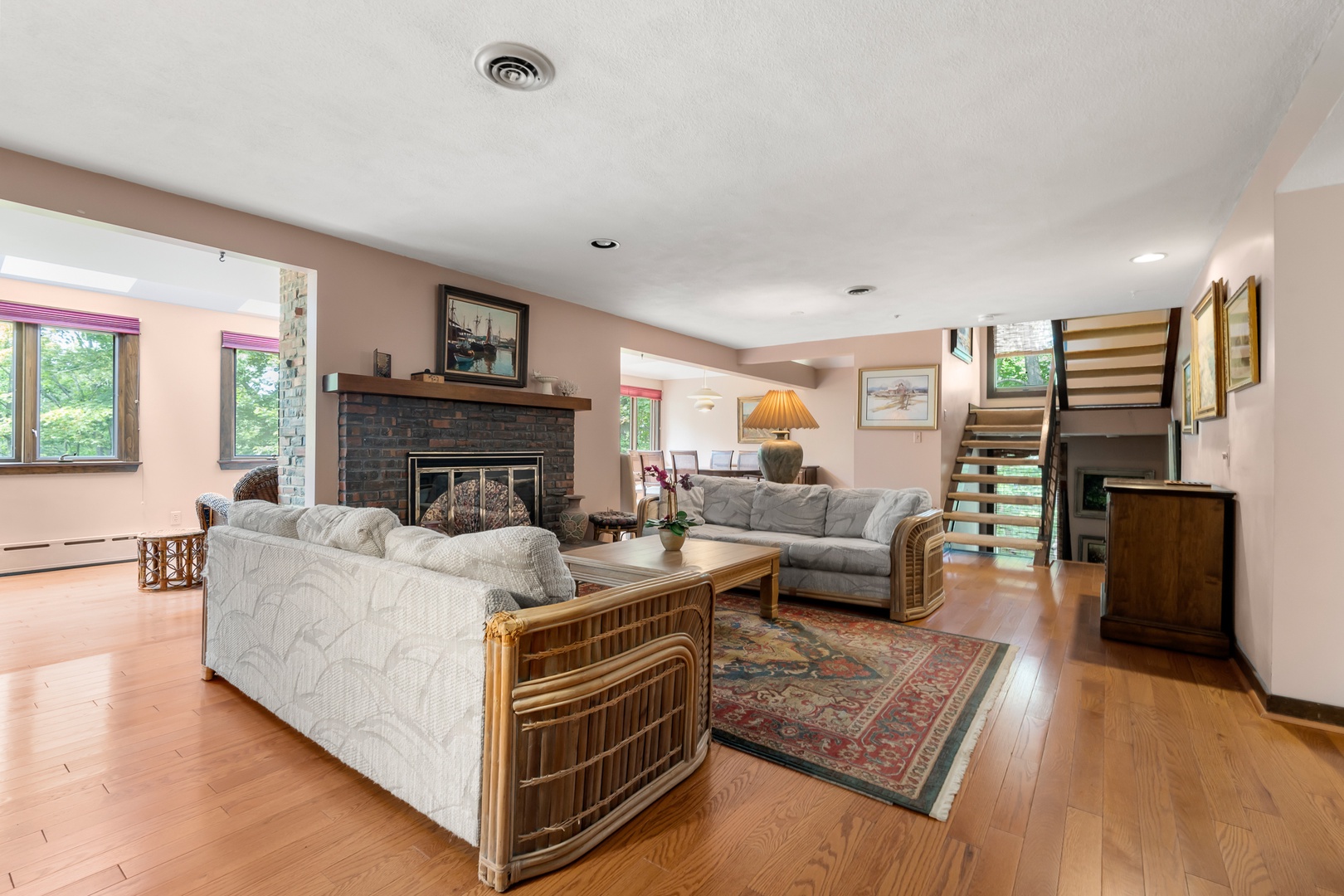 The living room seats upto 6 comfortably.