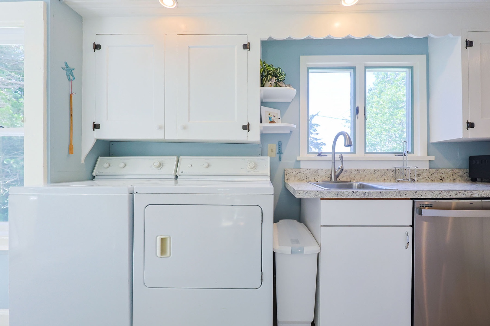 Laundry made easy with a washer and dryer right in the kitchen.