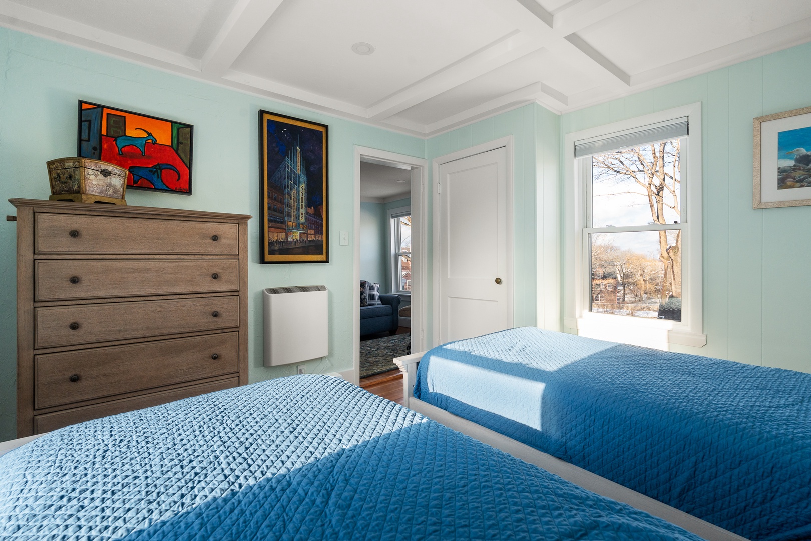 The third bedroom with twin beds.