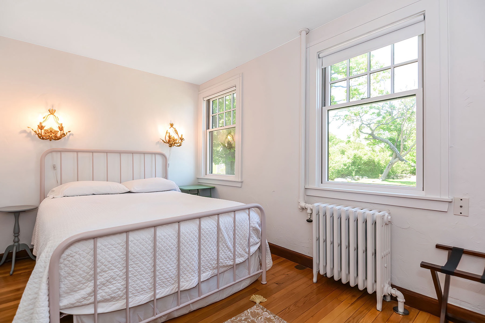 Bedroom 4: Queen bedroom.