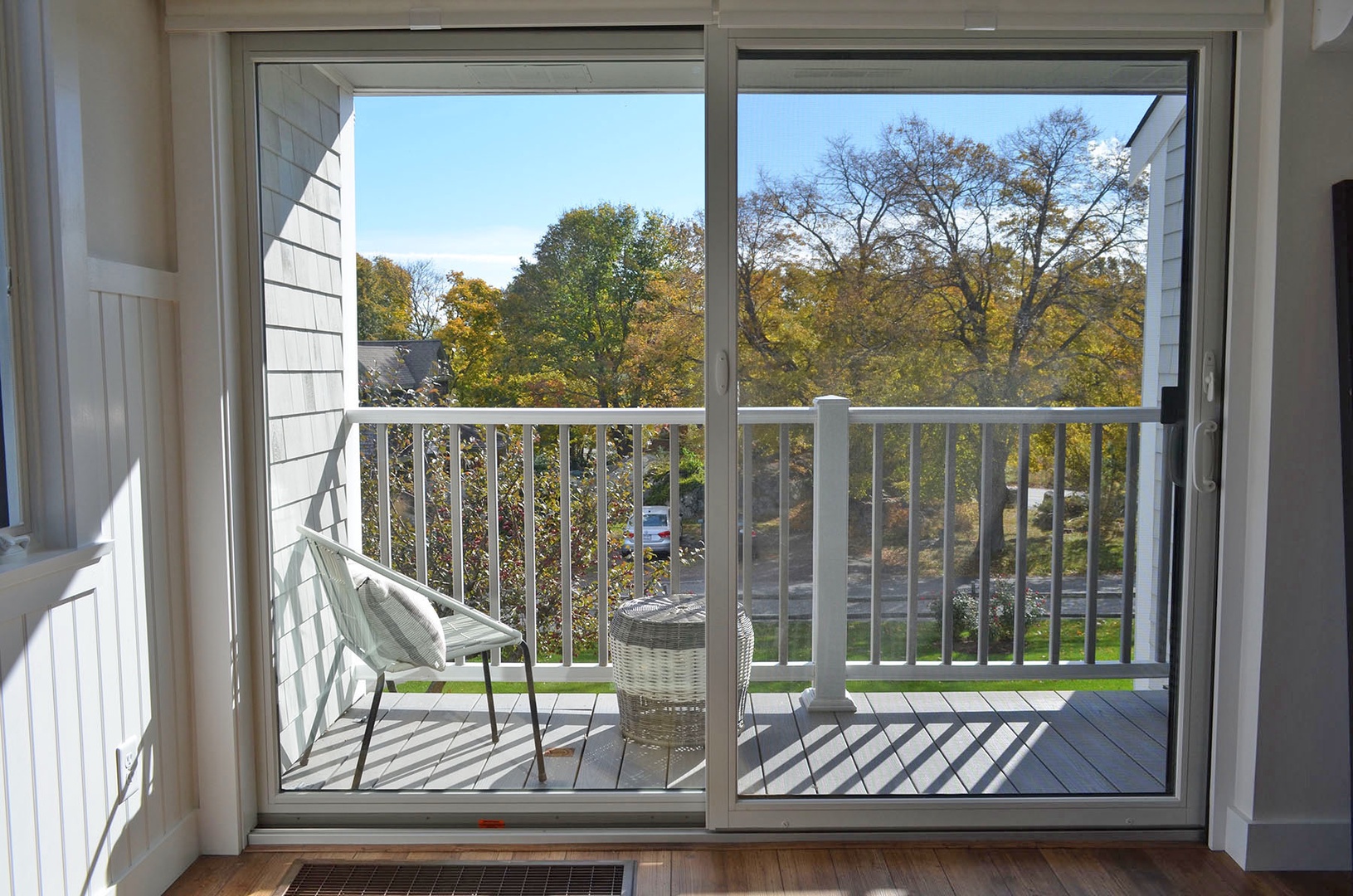 Enjoy the sunshine sitting on the balcony.