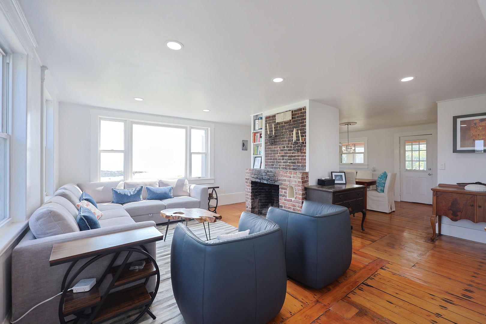 Spacious and comfortable living room.
