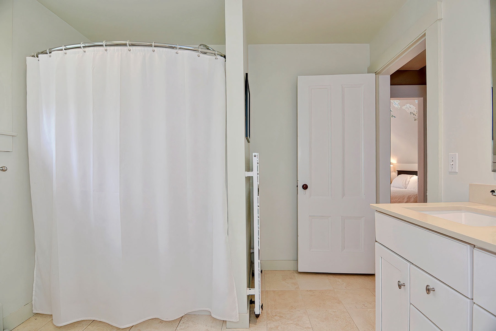 Full bathroom with tub/shower.