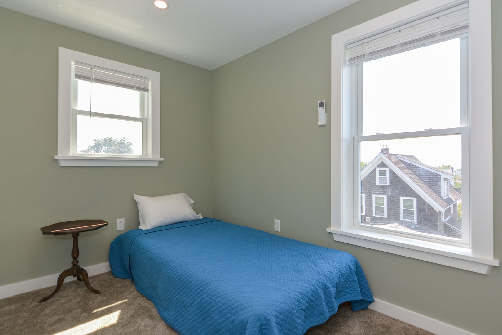Second bedroom with a single bed.