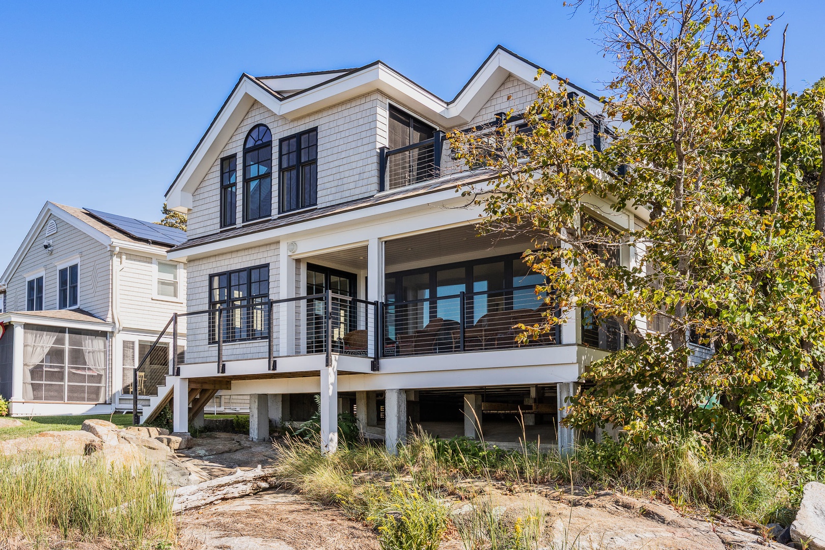 View of the house and the two decks.