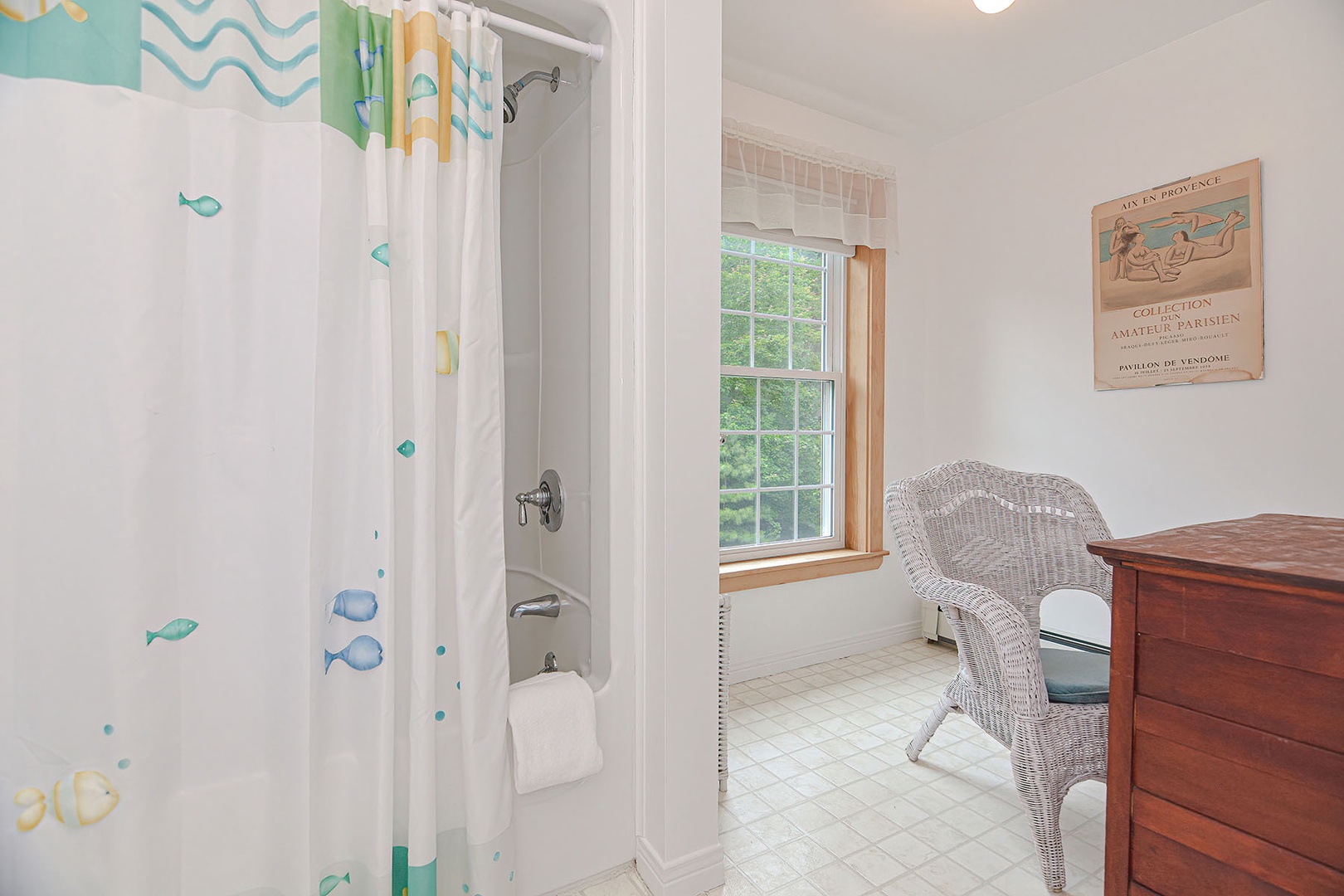 Shower/tub combo and an extra dressing/sitting area.