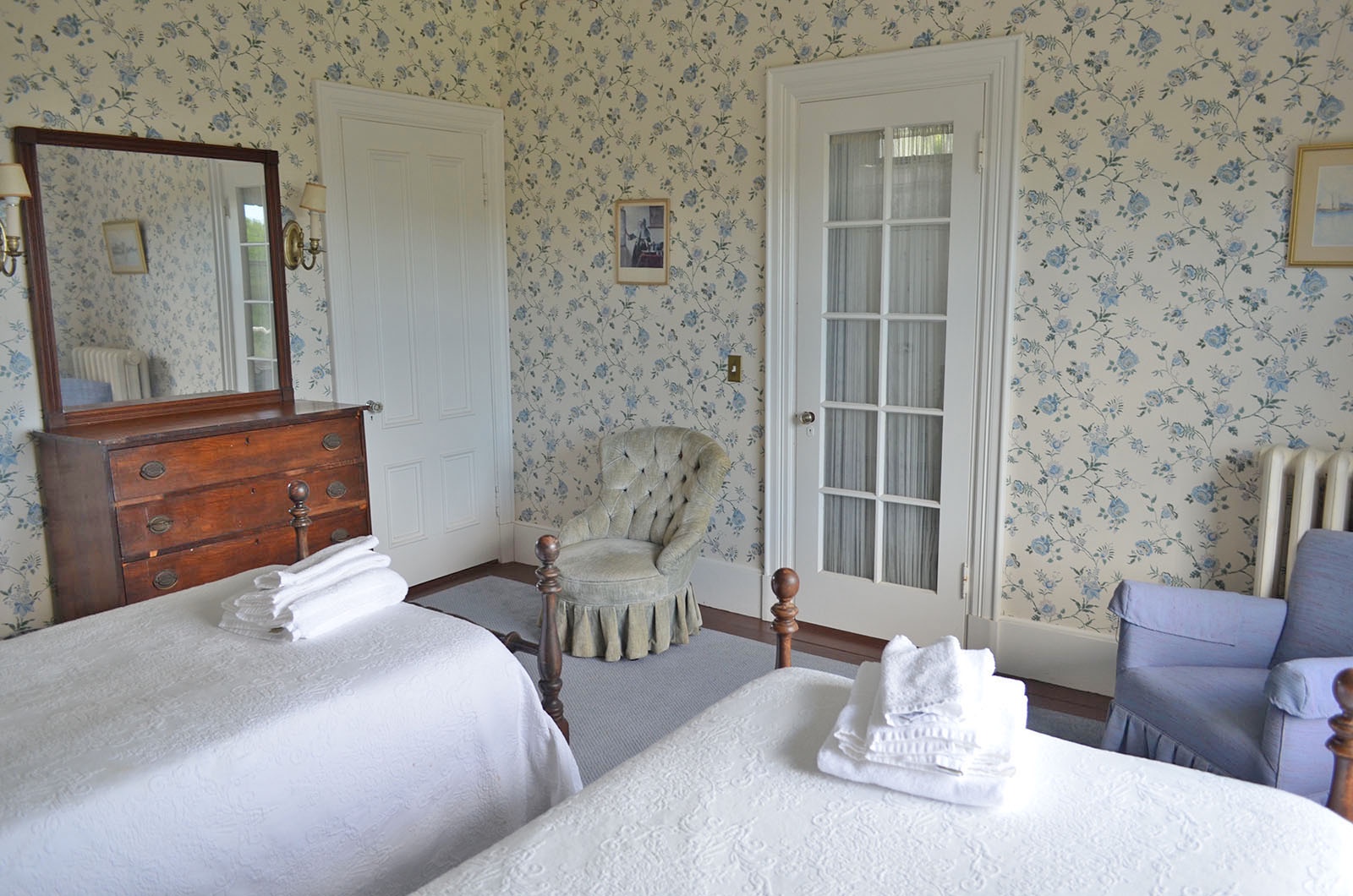 Bedroom 3: Twin bedroom with ocean views and an ensuite bath.