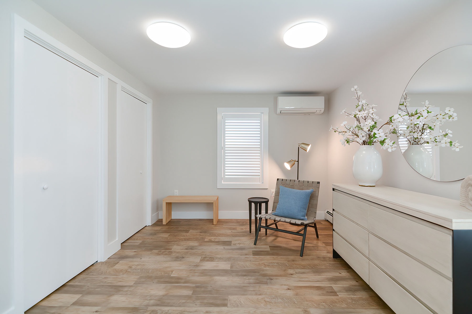 Sitting area and large closet in king bedroom.