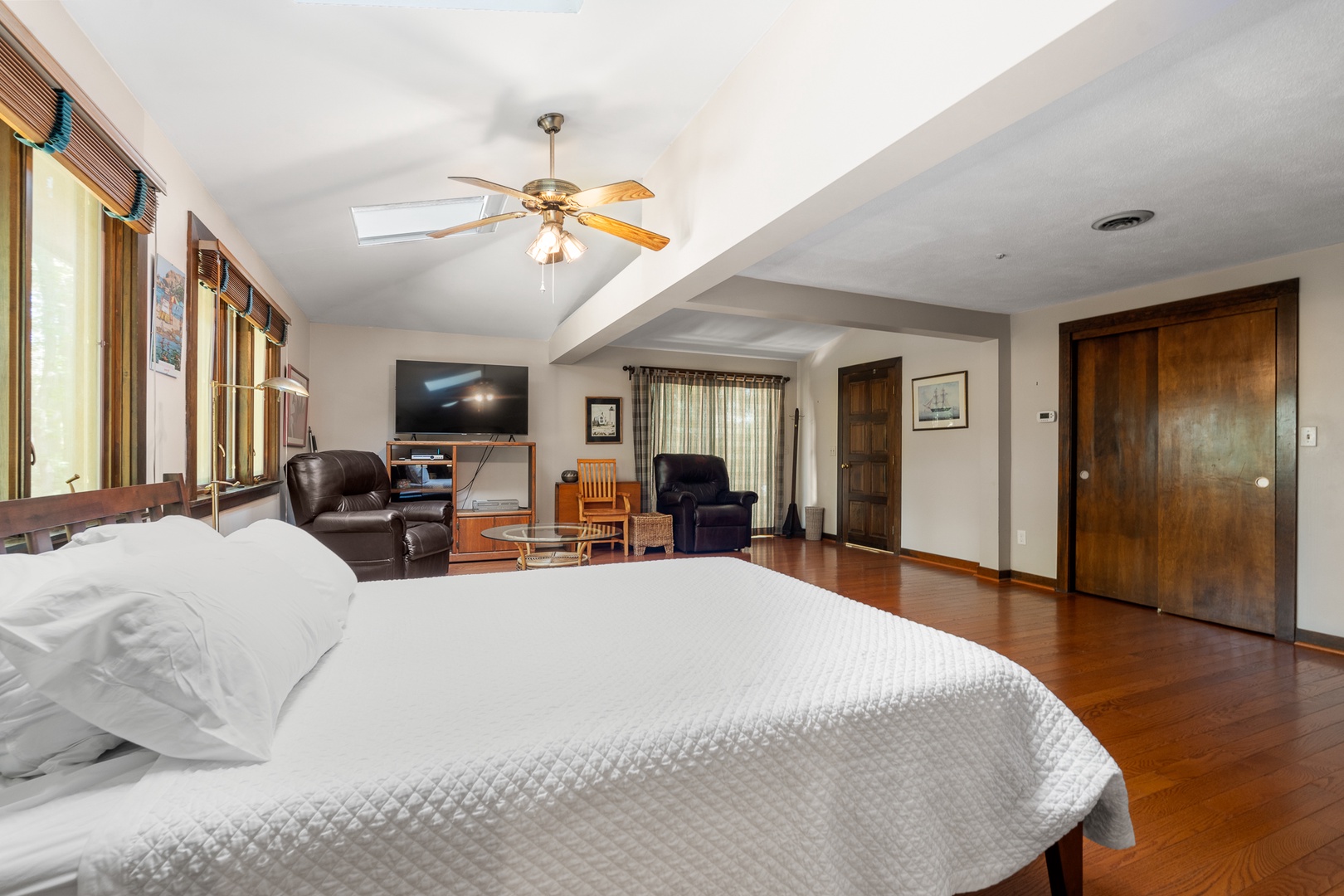 The second bedroom with a queen bed and a TV lounge.
