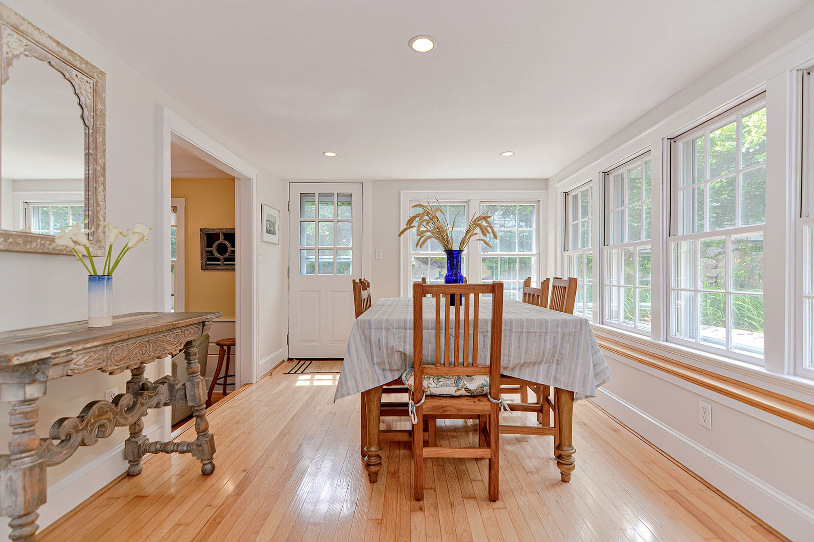 Dining with open access to the living room.