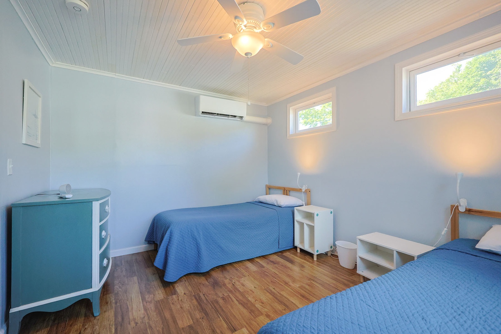 Bedroom 2 with twin beds.