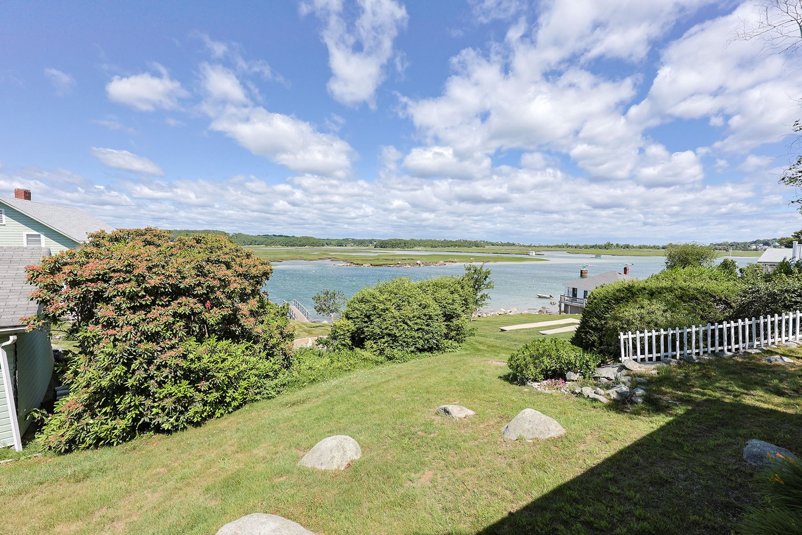 Large side yard with river views.
