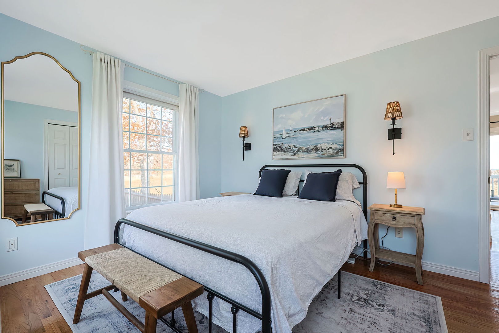 First floor Queen bedroom.