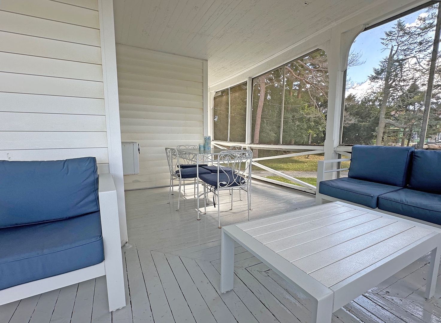 There's numerous options for sitting or dining.