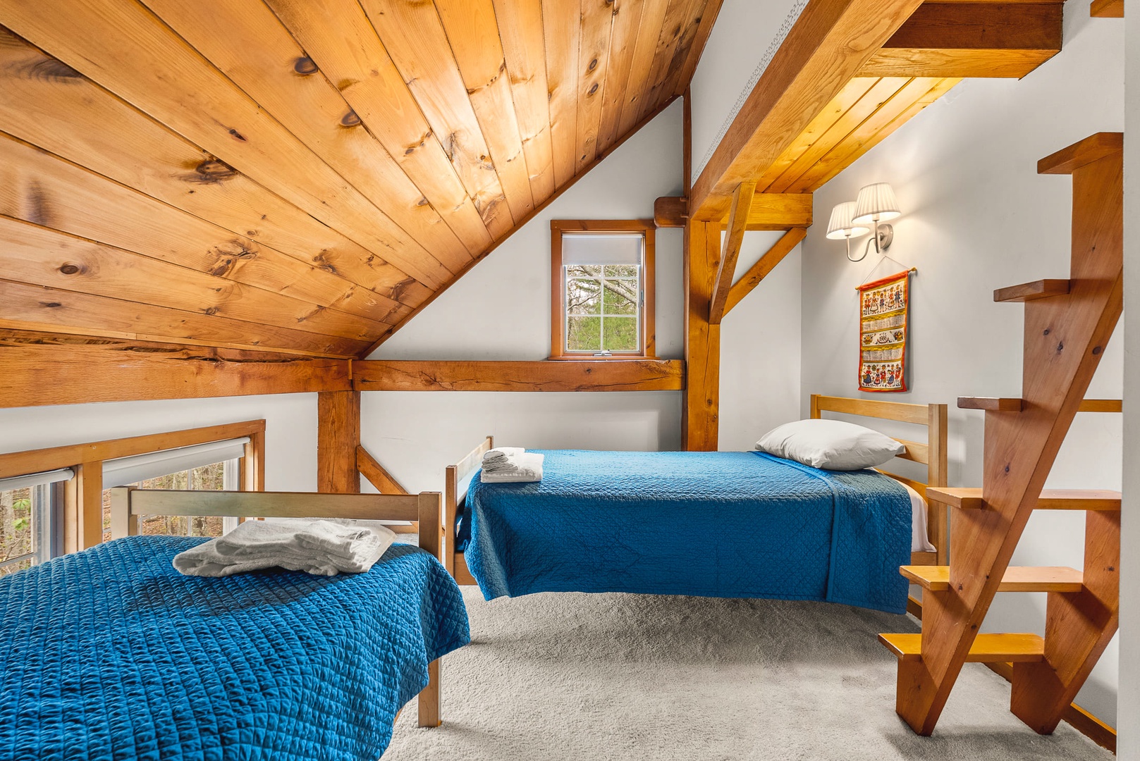 Third bedroom with twin beds.