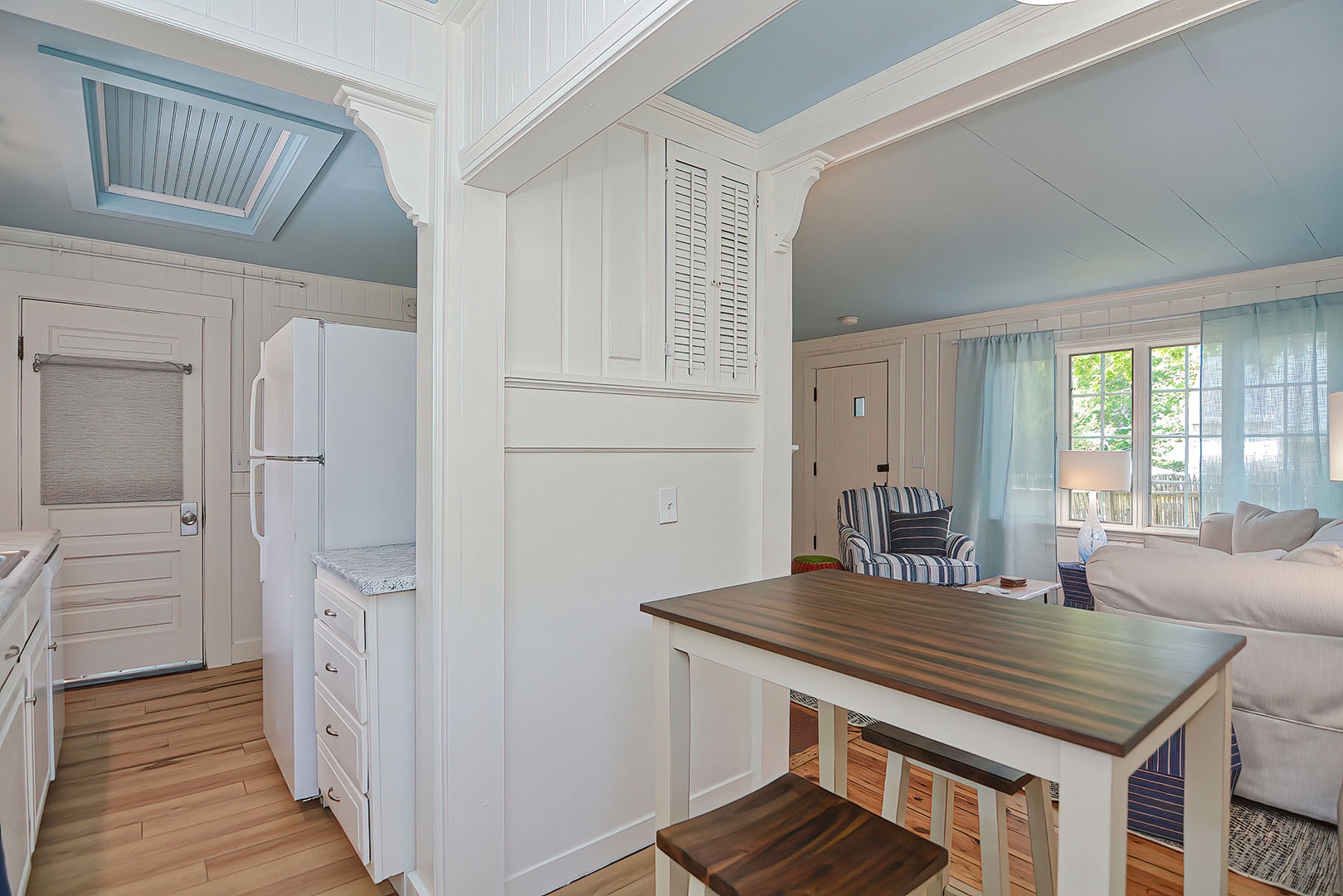 Kitchen and dining area.