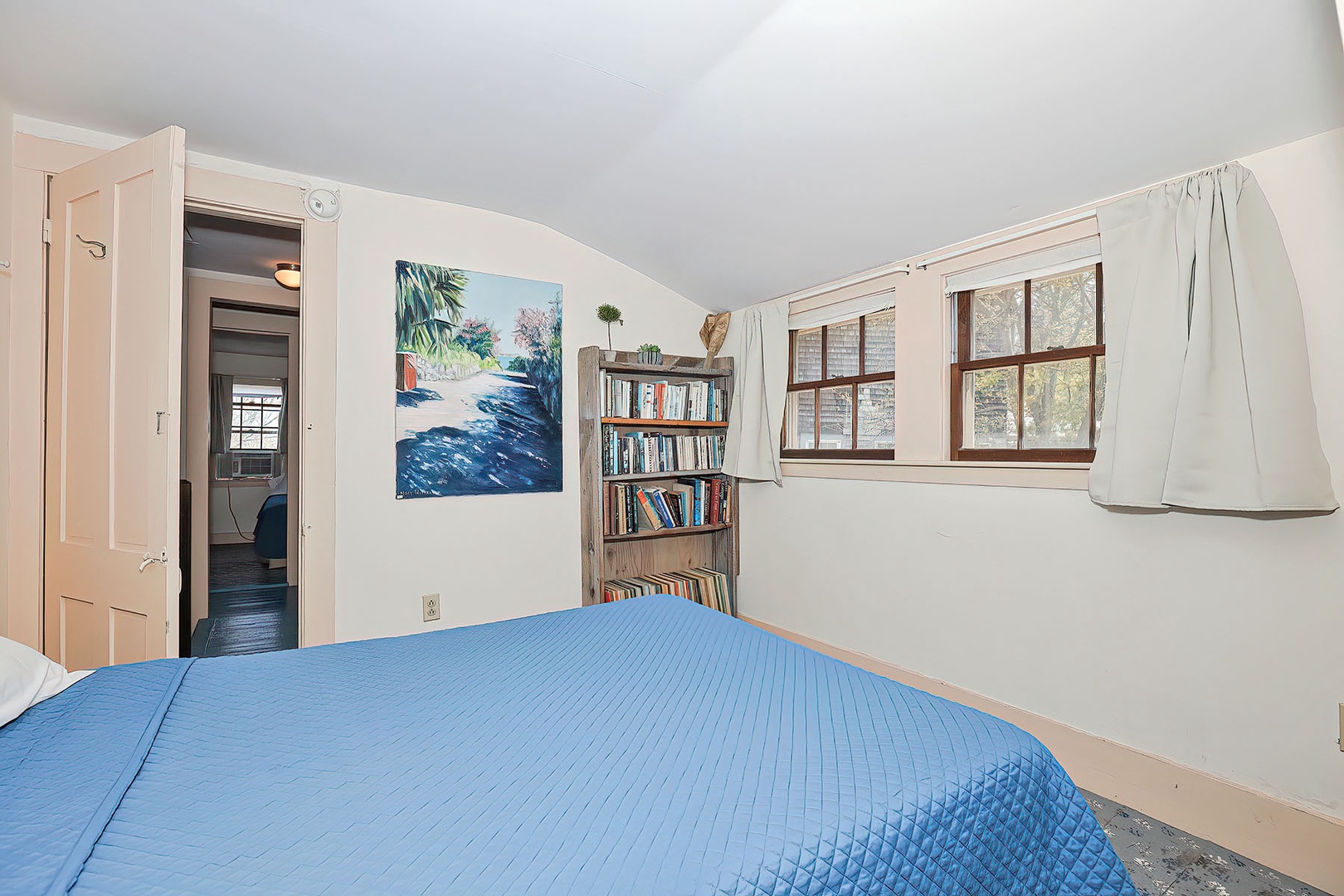 Bedroom 4: Full Bed